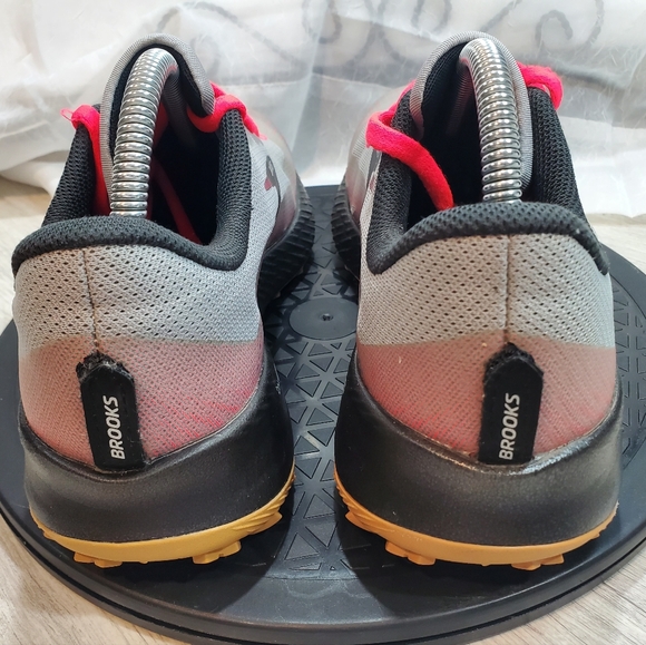 Brooks Women's Catamount Trail  Running Shoes - Gray & Neon Coral SIZE 9.5 - Picture 4 of 12